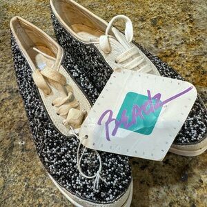 Vintage 90s Black and White Women's Sneakers